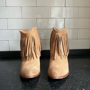 WOMEN
Ilana Fringe Short Womens Frye leather boots